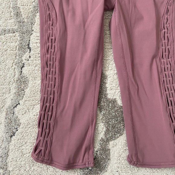Lululemon // Love Knot Crop 15" // Size 2 - Picture 5 of 8